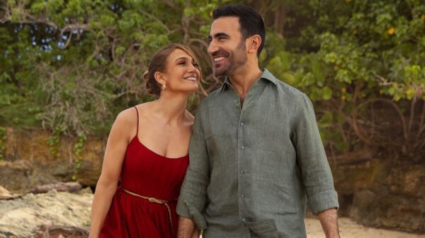 Jennifer Lopz and Brett Goldstein in Office Romance